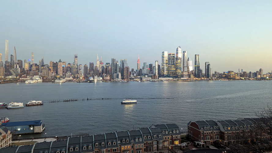 NYC_2024-02-08 17-36-35_PXL_20240208_223635059.NIGHT